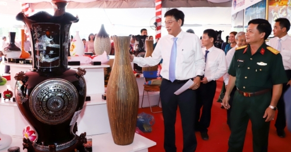 Bảo tồn và phát triển làng nghề sơn mài Tương Bình Hiệp kết hợp với du lịch ở Bình Dương