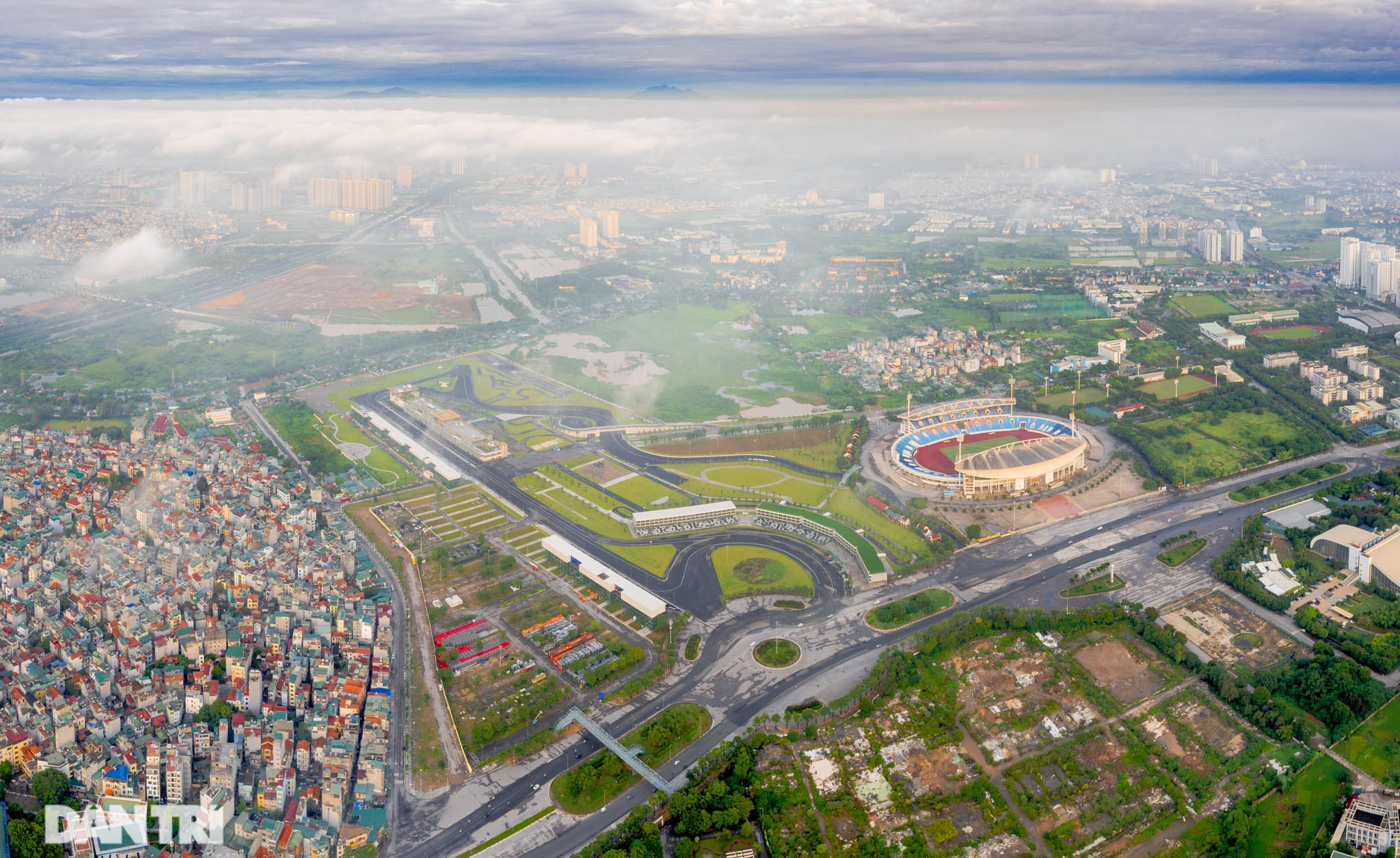 Sân vận động Quốc gia Mỹ Đình bên cạnh trường đua F1 được ví như hai công trình thể thao trọng điểm và lớn nhất không chỉ của Hà Nội mà trên cả nước.