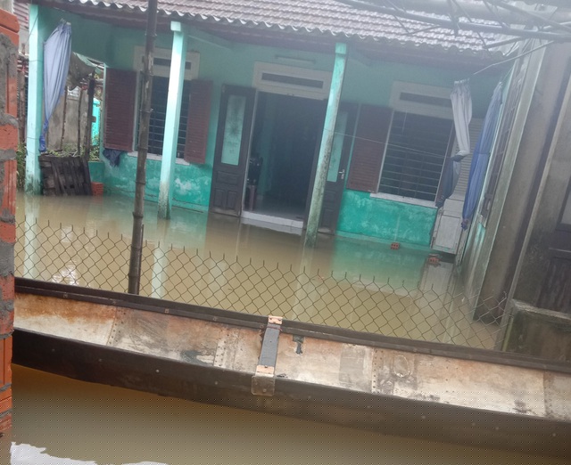 Các nhà ở thị xã Hương Thủy cũng bị ngập nặng