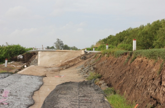 Họp &ldquo;hỏa tốc&rdquo; vụ sai phạm tại dự &aacute;n n&acirc;ng cấp đ&ecirc; biển T&acirc;y C&agrave; Mau