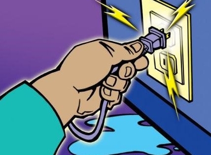 Điện giật khiến 2 mẹ con tử vong