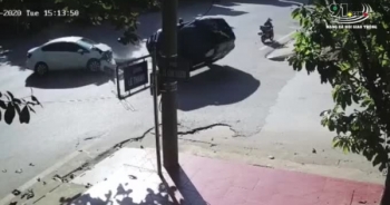 [Clip]: Hyundai Tucson nằm "phơi bụng" sau cú tông chí mạng của Kia Rio