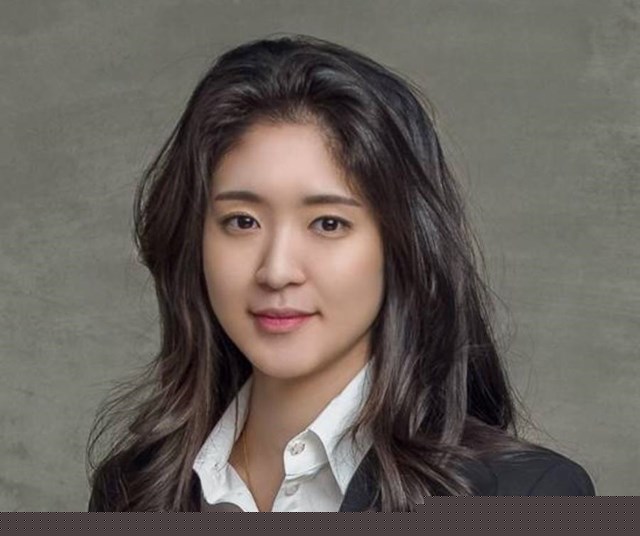 Suh Min-jung được ngưỡng mộ kh&ocirc;ng chỉ bởi gia thế khủng, m&agrave; c&ograve;n v&igrave; ngoại h&igrave;nh xinh đẹp v&agrave; t&agrave;i năng kinh doanh. Ảnh: Koreatimes.