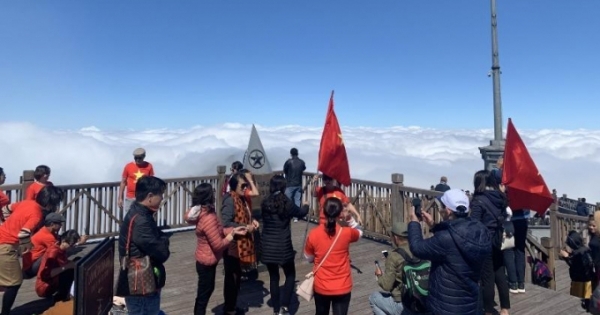 Sa Pa đông vui trở lại với mùa săn mây và “đại tiệc” kích cầu