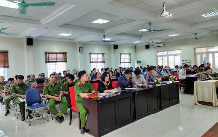 Toàn cảnh buổi Hội nghị Công an lắng nghe ý kiến nhân dân tại phường Cống vị