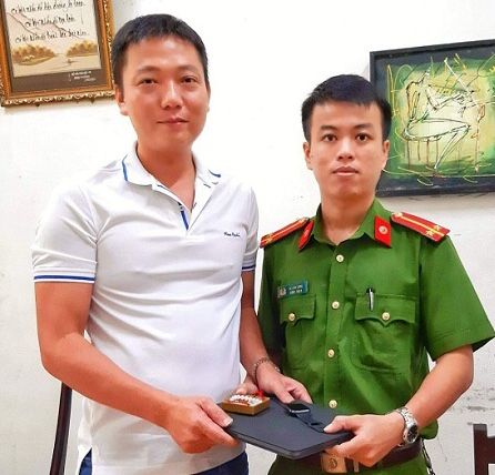 2069BA41-8D93-450A-979C-219AC3B0CAC6.