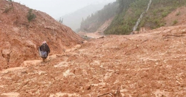 Quảng Trị: Đi tìm 7 người dân mất tích, chủ tịch và công an xã gặp nạn vì lở đất