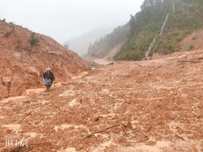 Hiện trường sạt lở đất tại Km 193 đường Hồ Chí Minh nhánh Tây.