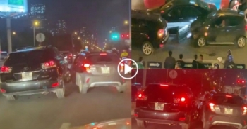[Clip]: Lexus RX350 và Vinfast Fadil "so găng" gây náo loạn trên phố Hà Nội