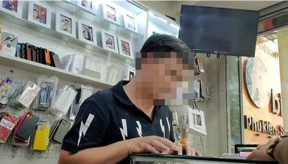 Nhân viên của cửa hàng Mobile Pro.