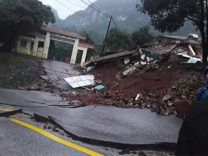 Vụ sạt lở núi vùi lấp Đồn Biên phòng Quốc tế Cha Lo.