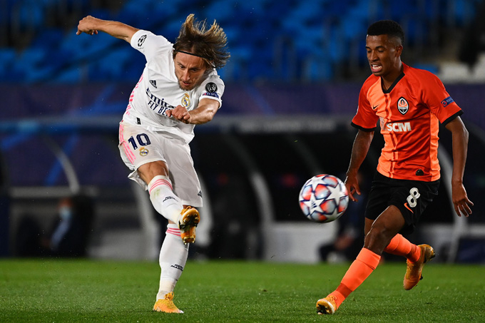 Siêu phẩm của Modric không cứu được Real