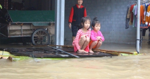 Lũ đi qua, chỉ còn lại bùn non và nước mắt...