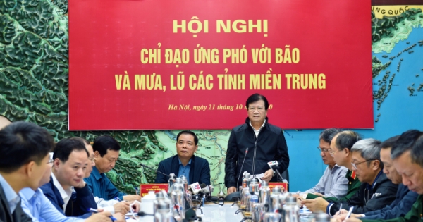 Phó Thủ tướng Trịnh Đình Dũng chủ trì cuộc họp về ứng phó thiên tai tại miền Trung