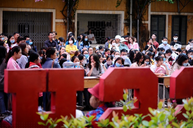 Các tân sinh viên trong ngày đầu nhập học