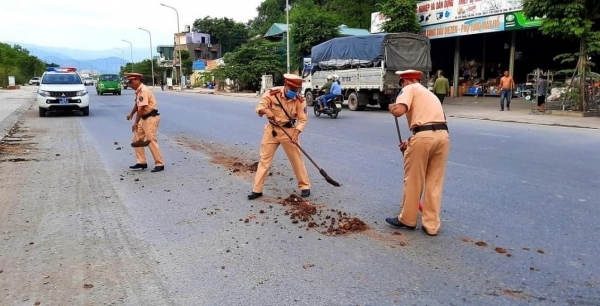 Quảng Ninh: Công an TP Hạ Long xây dựng người CSGT-TT chuyên nghiệp, thân thiện, nhân văn vì nhân dân phục vụ