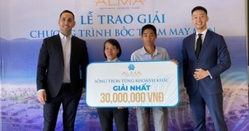 Công ty ALMA trao thưởng 30 triệu đồng tiền mặt cho khách hàng