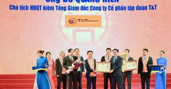 “Bầu Hiển” ủng hộ hơn 8 tỷ đồng tiếp sức đồng bào miền Trung vượt lũ