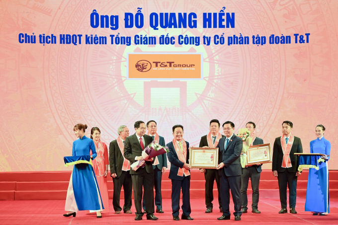 Ông Đỗ Quang Hiển - Chủ tịch HĐQT kiêm TGĐ Tập đoàn T&amp;amp;T Group vinh dự được Đảng và Nhà nước trao tặng Huân chương Lao động hạng Nhất vì những đóng góp tích cực vào sự nghiệp xây dựng Chủ nghĩa Xã hội và bảo vệ Tổ Quốc
