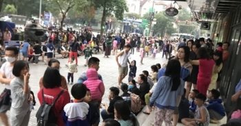 Nhìn lại hình ảnh cư dân Linh Đàm chạy bộ tầng cao xuống dưới vì cháy lớn