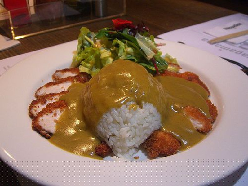 Món Kareraisu (Cơm cà ri).  