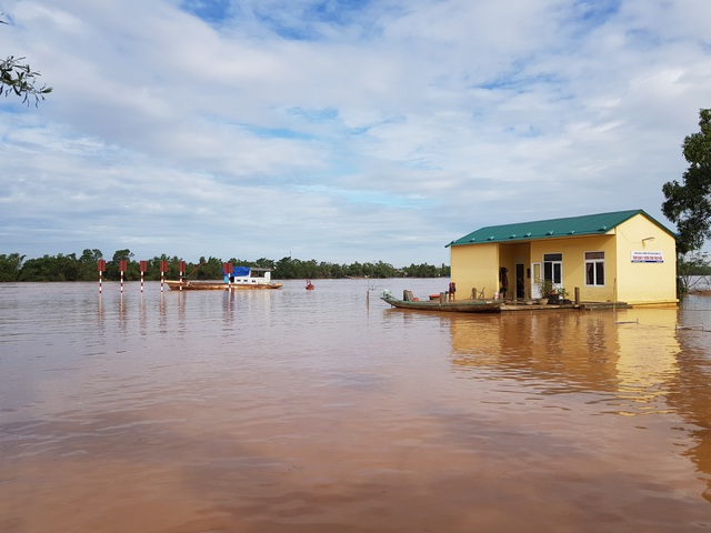 Người dân cho rằng, việc xả lũ ở thuỷ điện là một trong những nguyên nhân gây ngập lụt.