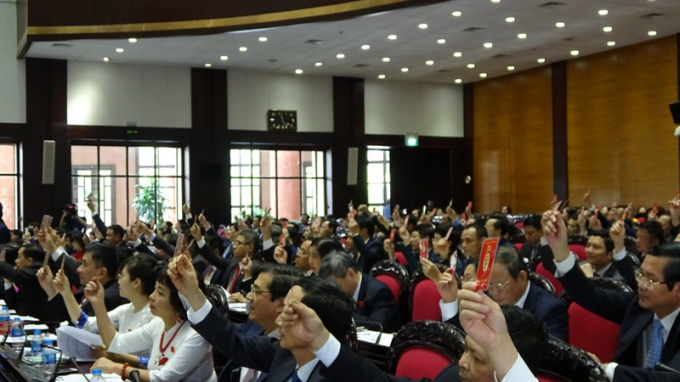 Các đại biểu tham gia biểu quyết tại Đại hội.