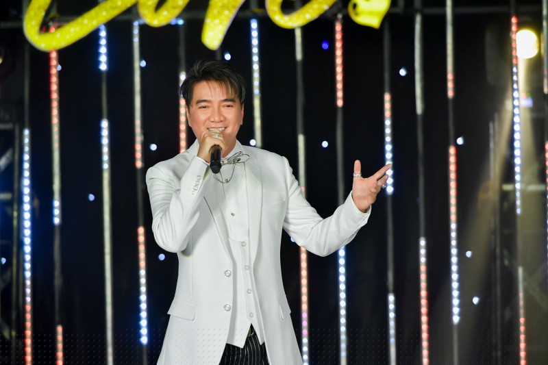 Đàm Vĩnh Hưng trong đêm nhạc từ thiện “Share the love”.