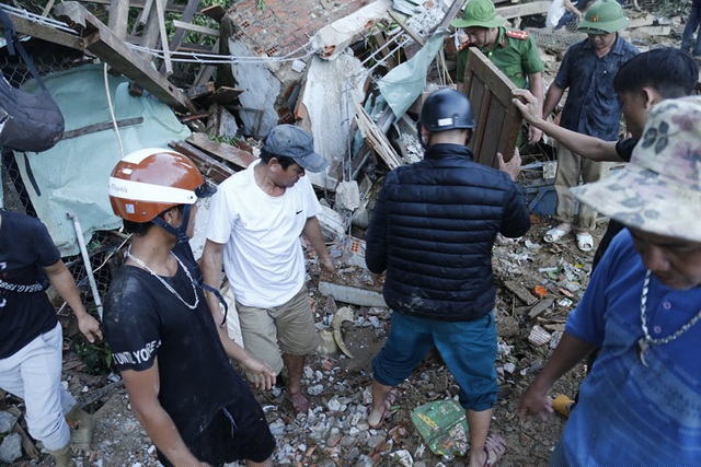 Người dân đang nỗ lực hết sức tìm kiếm nạn nhân mất tích