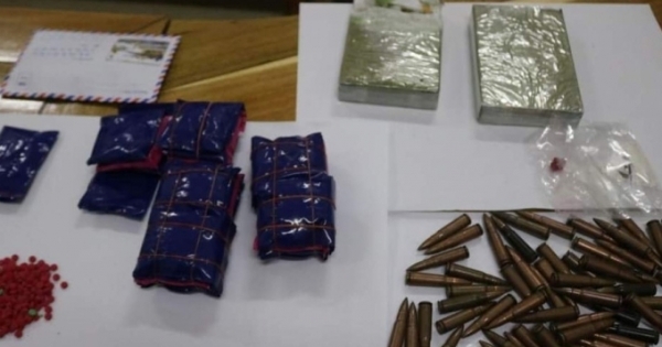 Nghệ An: Bắt giữ 2 đối tượng trang bị súng đạn đi buôn “hàng trắng”