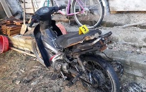 Dùng rơm châm lửa đốt xe hàng xóm do hằn thù cá nhân