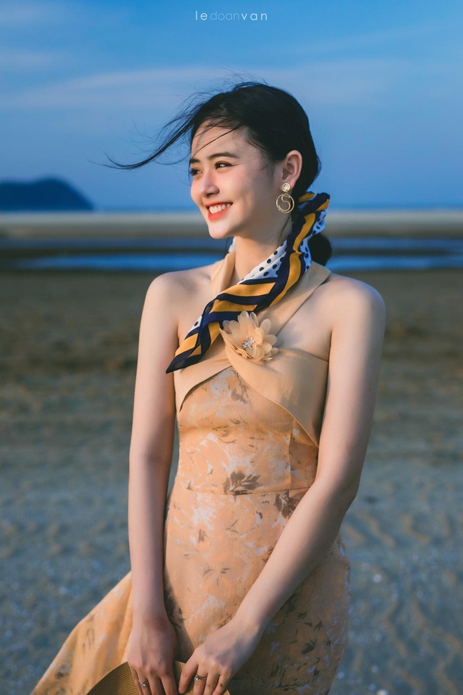 Nụ cười tươi tắn cùng thần thái ngời ngời của thiếu nữ xứ Nghệ