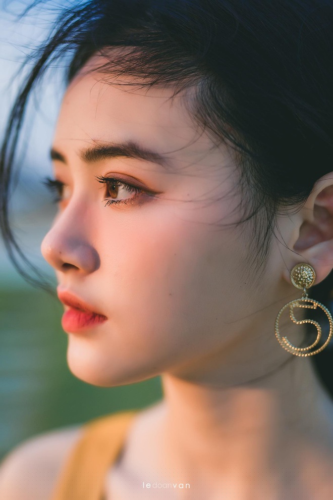 Cận cảnh gương mặt xinh xắn của nàng thơ Thùy Trang.