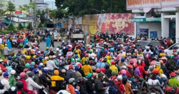 Đón dòng người về quê lớn nhất lịch sử: Miền Tây lo bị "xóa sổ" vùng xanh