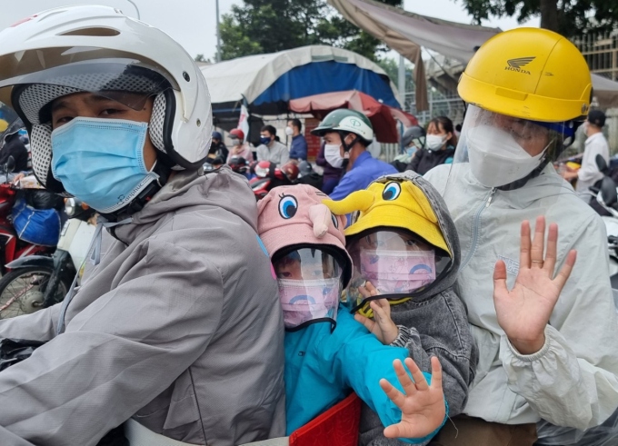 “Hẹn ngày trở lại” chị Lan – một công nhân quê ở huyện Nghĩa Đàn, tỉnh Nghệ An nói với lãnh đạo phường Tân Hiệp khi nhận lời động viên, dặn dò.