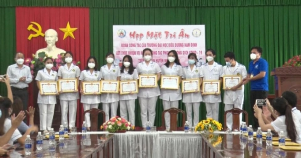 Tri ân nói lời cảm ơn với y bác sỹ và sinh viên y khoa từ miền Bắc vào hỗ trợ Đồng Nai