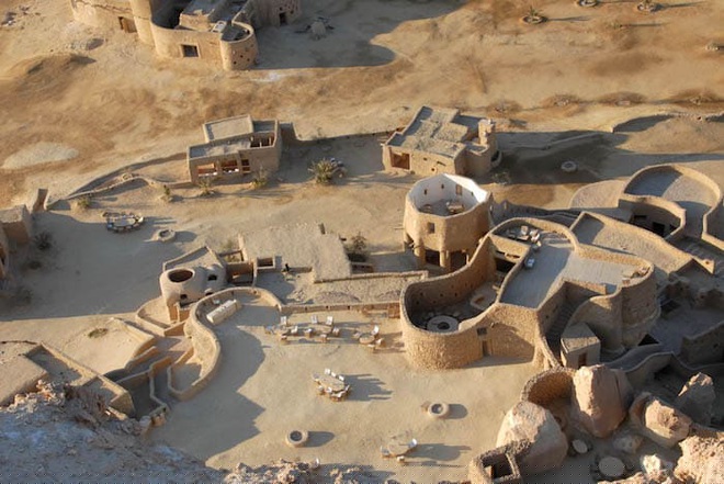 Với vị trí biệt lập và thiết kế độc đáo, khách sạn này thường lọt Top các cuộc bình chọn những khách sạn độc đáo và đẹp nhất thế giới.