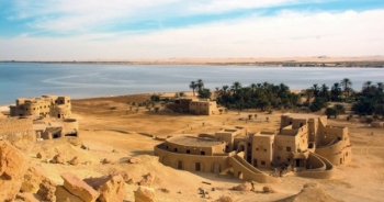 Cảnh đẹp như mơ của khách sạn ở hoang mạc