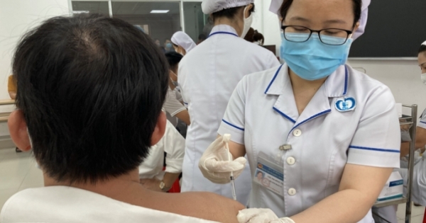 Nghệ An: 11.902 tiểu thương được tiêm vắc xin Covid-19