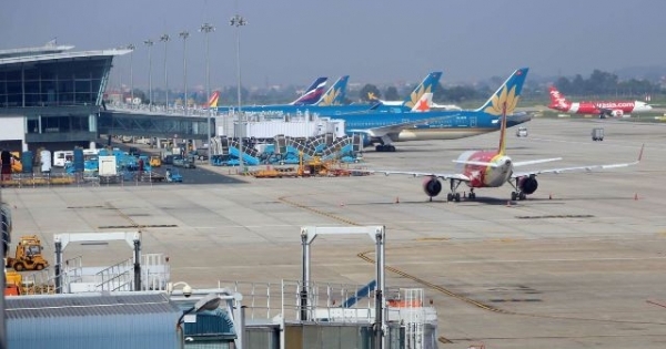 Người từ TP Hồ Chí Minh đến Hà Nội qua sân bay Nội Bài tự theo dõi sức khoẻ tại nhà