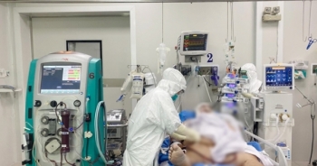 Chỉ còn gần 700 ca COVID-19 phải thở máy và ECMO
