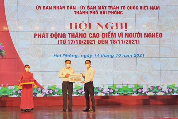 Đại diện các tổ chức, cơ quan ủng hộ quỹ “Vì người nghèo” TP.