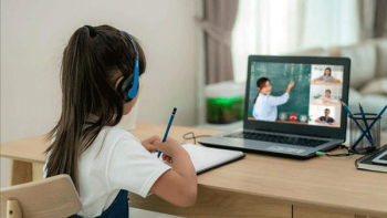 Làm gì để con nhỏ an toàn khi một mình học online?