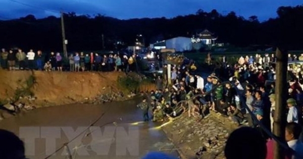 Hòa Bình: Ngã xuống suối ngầm, một học sinh bị nước cuốn trôi