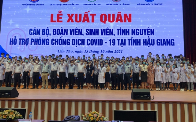 100 cán bộ, sinh viên Đại học Y Dược Cần Thơ hỗ trợ Hậu Giang tiêm vắc xin Covid-19