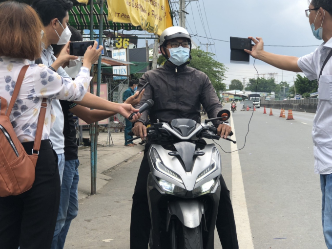 20.10- Nguoi dan rat vui mung