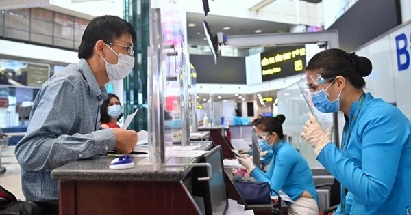 Hàng không bỏ quy định hành khách phải tiêm vaccine