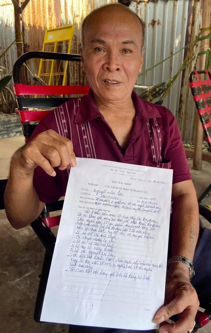 Nh&acirc;n chứng &ocirc;ng Sơn cầm bản x&aacute;c nhận &ocirc;ng Huỳnh kh&ocirc;ng c&oacute; lối v&agrave;o rẫy.