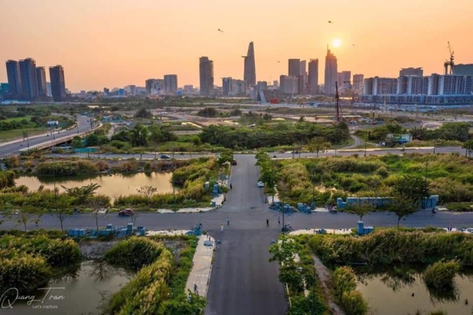 Cuộc đua th&acirc;u t&oacute;m quỹ đất vẫn đang rất n&oacute;ng. Ảnh: Quang Duy