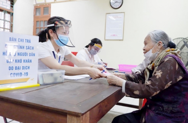 Lập 12 đo&agrave;n kiểm tra việc hỗ trợ người d&acirc;n bị ảnh hưởng bởi đại dịch Covid-19